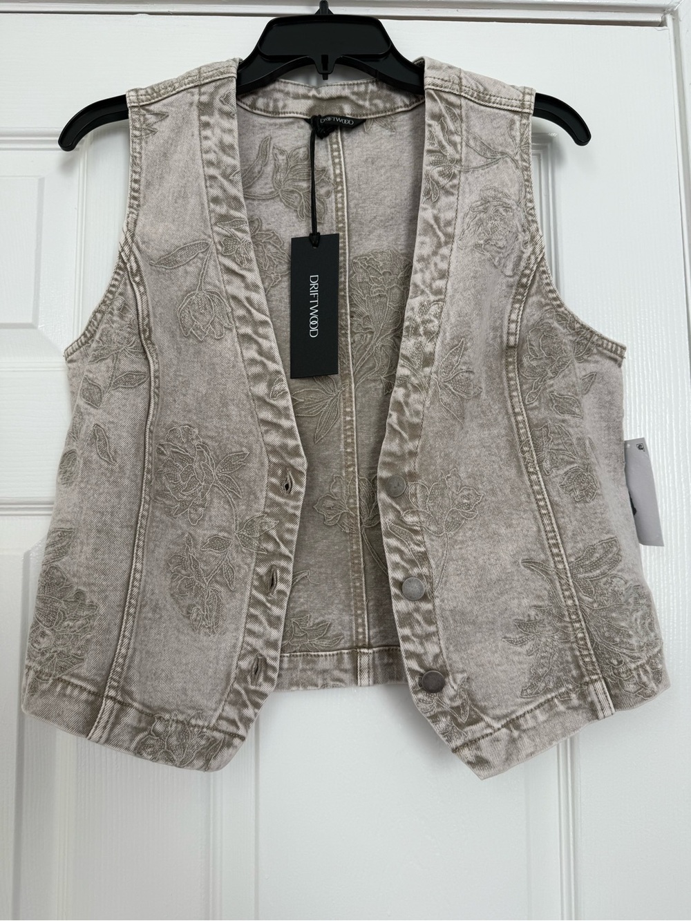 Driftwood NWT grey floral embroidered denim vest Small - Picture 5 of 6